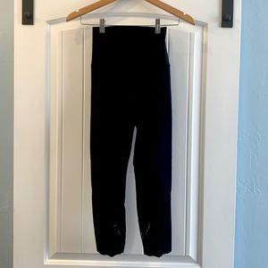 - Lulu WU Crop ll *SE Scallop Black